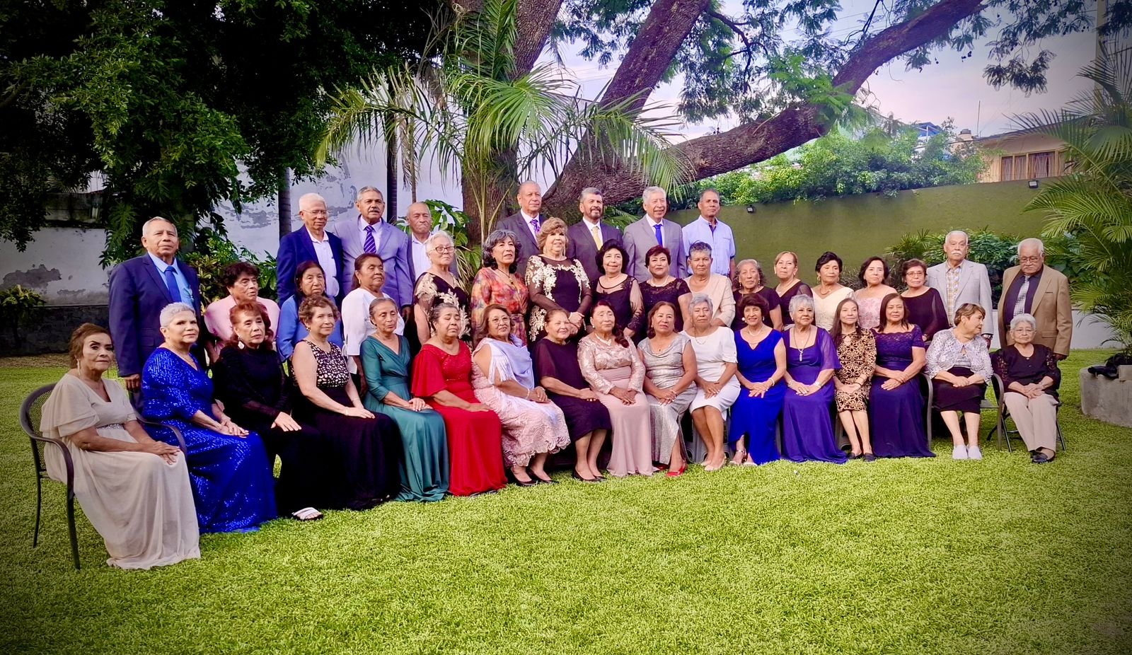 Integrantes de la Generación 1972–1976 de la ENUFC durante su 50.º aniversario