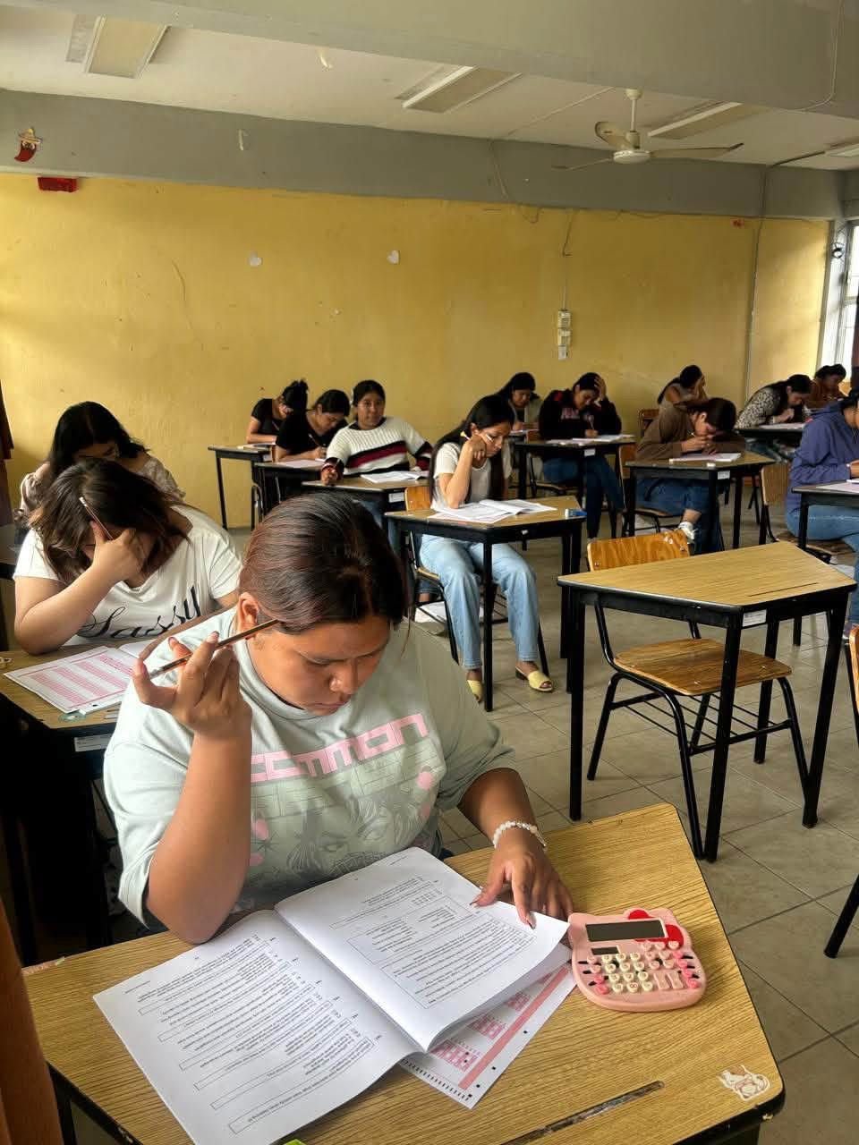 Aspirante durante la evaluación de admisión ENUFC 2026