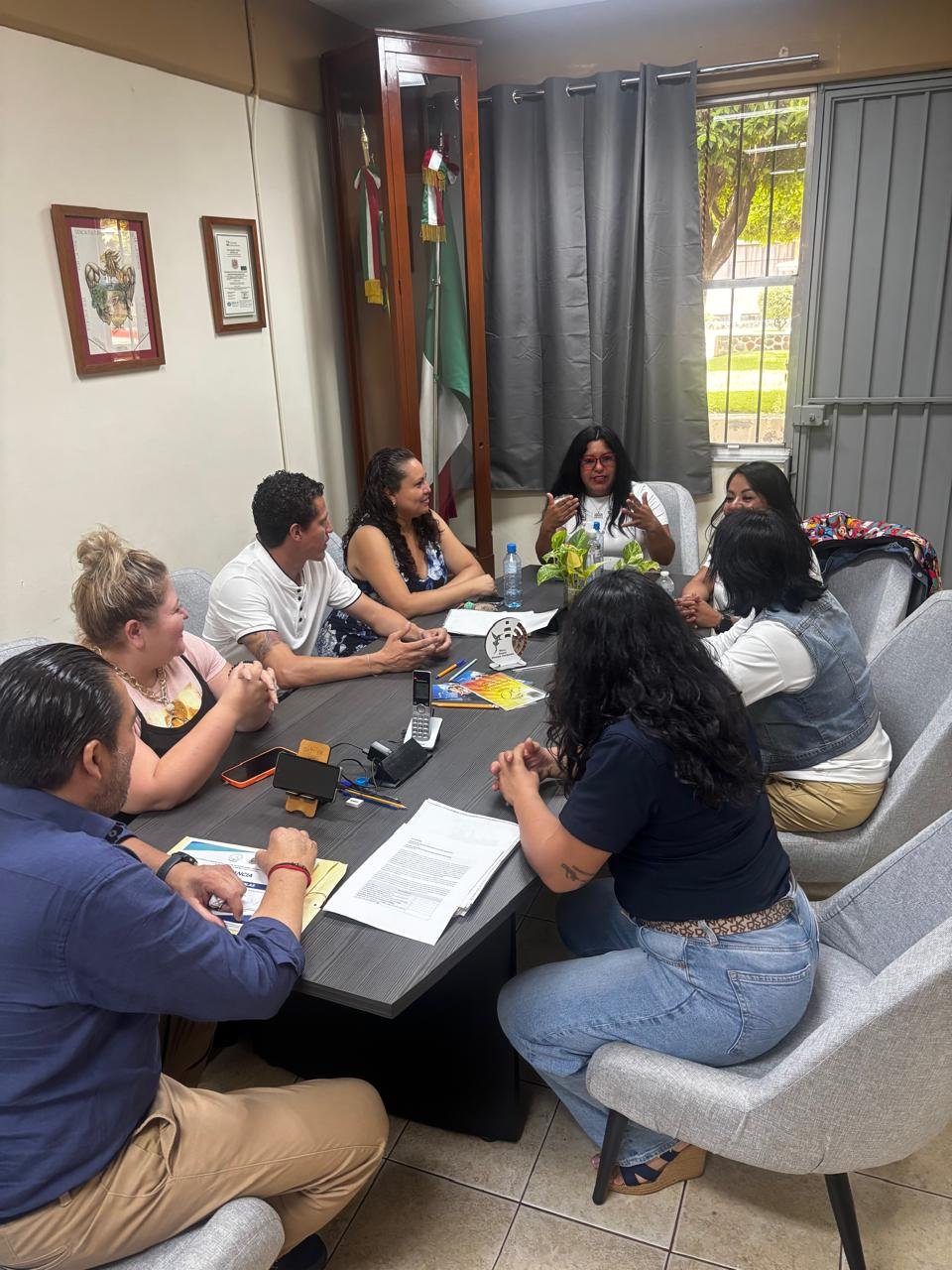 Reunión académica de docentes y estudiantes