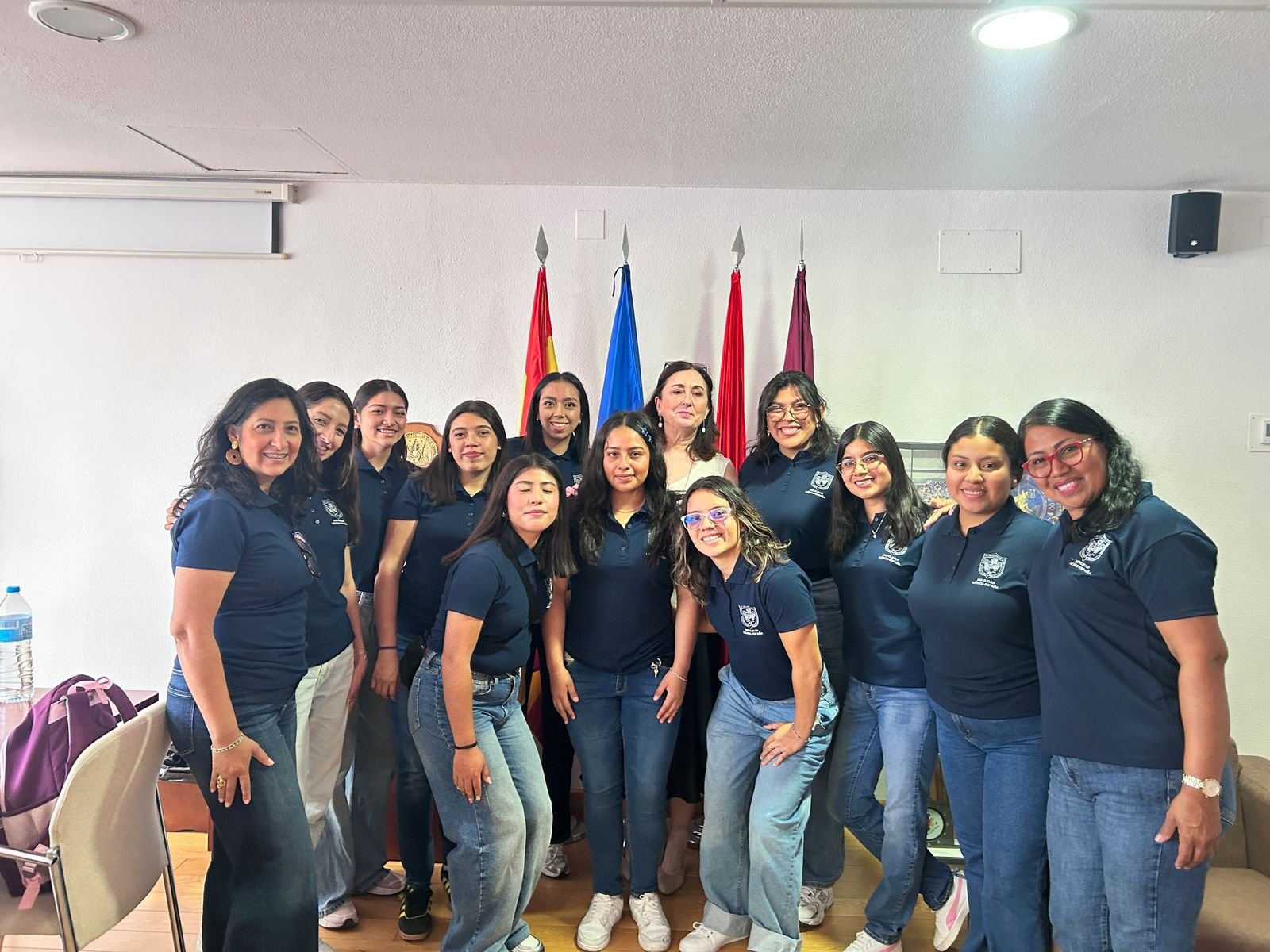 Grupo de estudiantes ENUFC en actividad institucional en Murcia